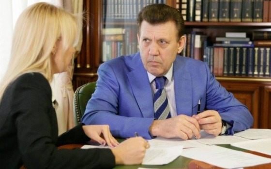 Кивалов снялся с выборов после брошенной в его двор гранаты «фото»