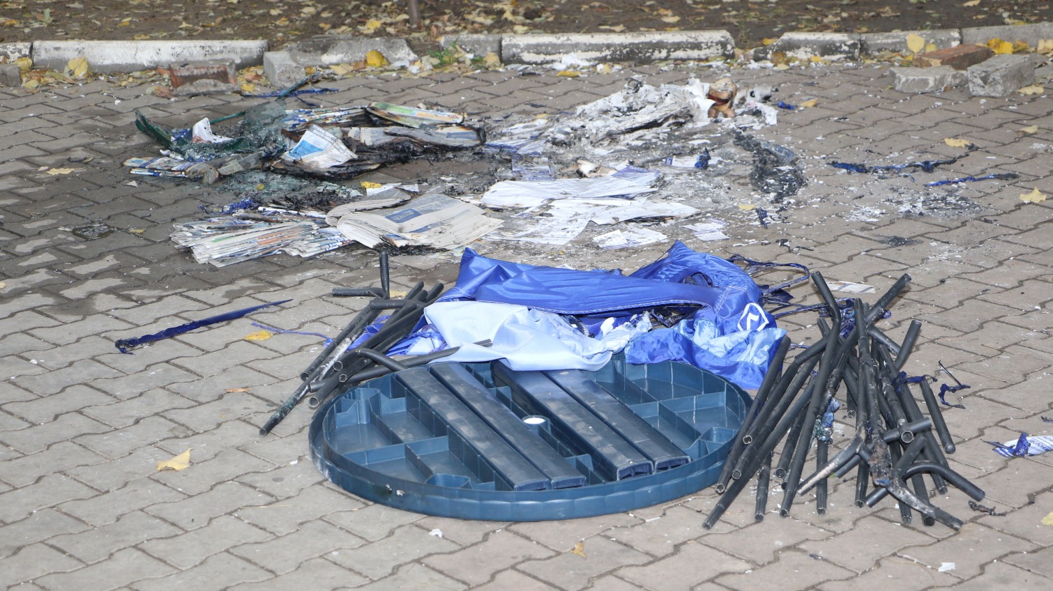 В центре Одессы неизвестные избили кандидата от Оппоблока и сожгли палатку «фото»