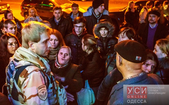 Более сотни человек собрались у штаба Гурвица, требуя денег за работу на выборах (фото) «фото»