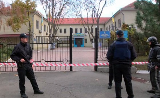 Одесские шутники не унимаются. Сегодня “минировали” Киевский райсуд (ВИДЕО) usionline.com Одесские шутники не унимаются. Сегодня “минировали” Киевский райсуд (ВИДЕО) «фото»