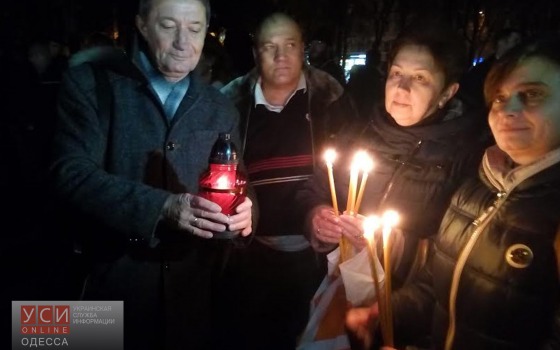 Одесситы встретили Вифлеемский огонь (фото) usionline.com Одесситы встретили Вифлеемский огонь (фото) «фото»