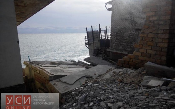 В Ильичевске в море сползают жилые дома (фото) usionline.com В Ильичевске в море сползают жилые дома (фото) «фото»