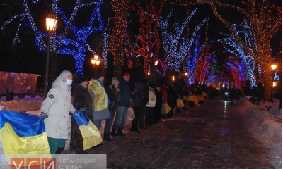 Одесситы образовали “Цепь Единения” в центре города (фото) «фото»