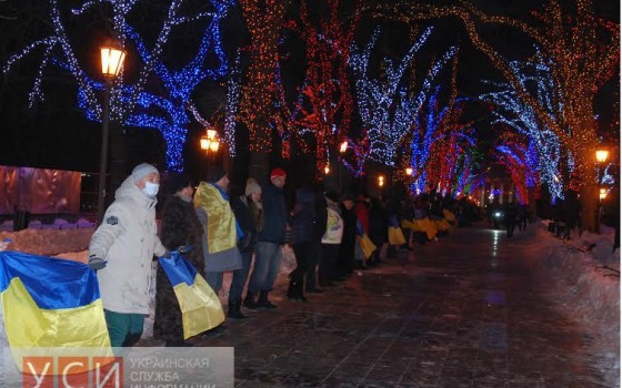 Одесситы образовали “Цепь Единения” в центре города (фото) «фото»