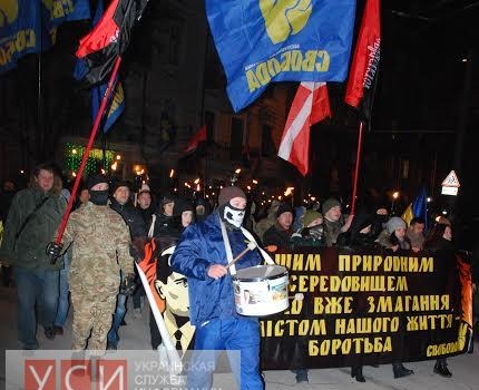 По центру Одессы прошлись националисты с факелами (фото) usionline.com По центру Одессы прошлись националисты с факелами (фото) «фото»