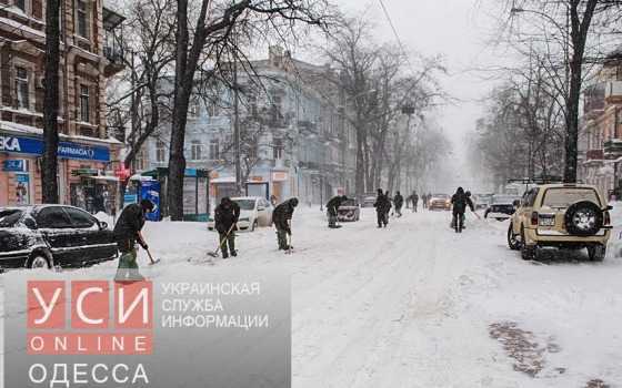 В уборке снега в Одессе поучаствовали и сотни нацгвардейцев «фото»