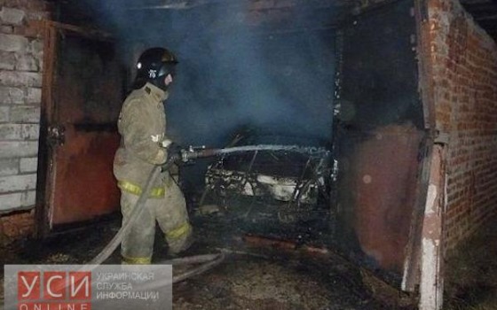 В Малиновском районе Одессы сгорел гараж с автомобилем «фото»