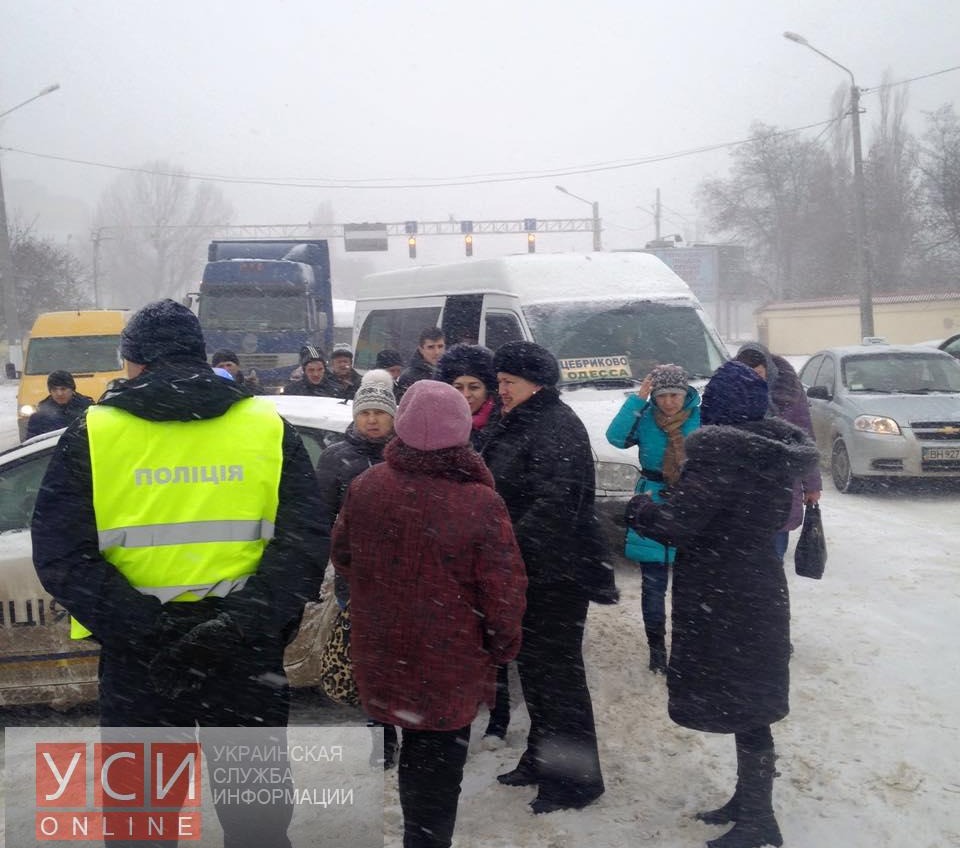 Несмотря на закрытие дорог, пассажирские автобусы продолжают “просачиваться” в Одессу «фото»