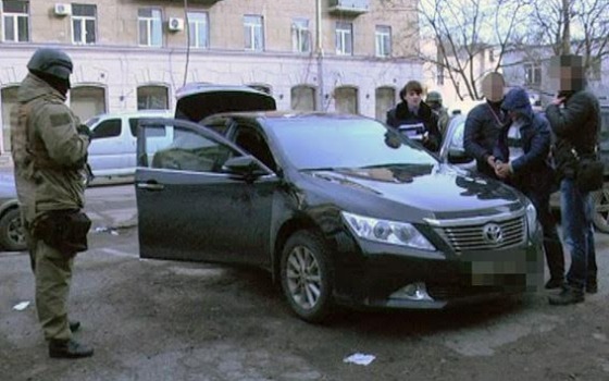 Одесская полиция задержала двоих мужчин, подозреваемых в нападении на бизнесмена (фото, видео) «фото»