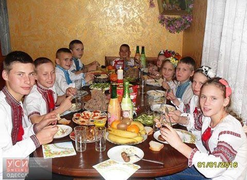 Обрести новую семью удается чаще белокурым детям с голубыми глазами (фото) «фото»