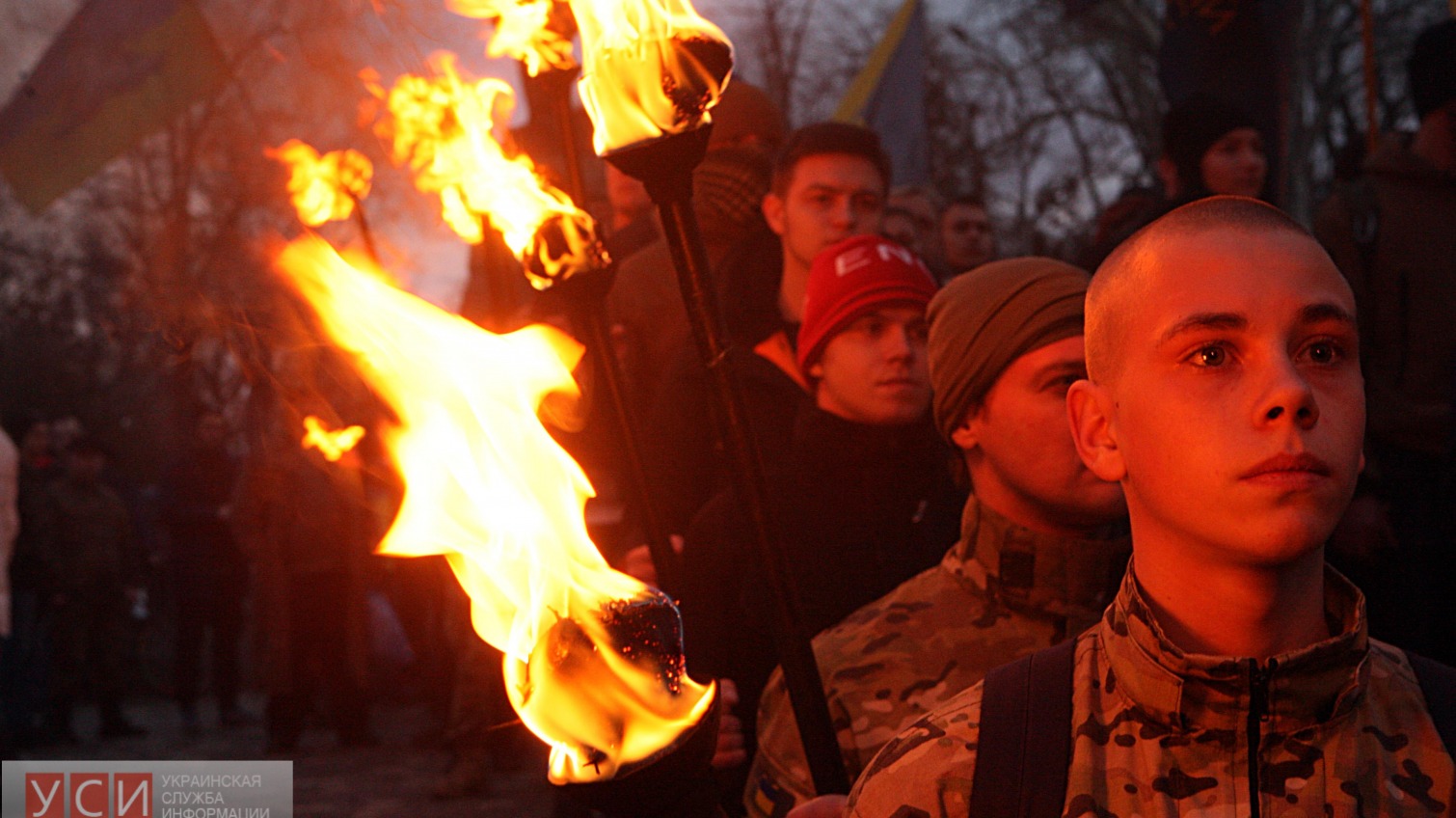 Активисты “Азова” осветили факелами центральные улицы Одессы (фото) «фото»