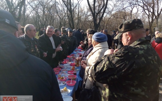 По центральным улицам Одессы сегодня разъезжал БТР (фото) «фото»