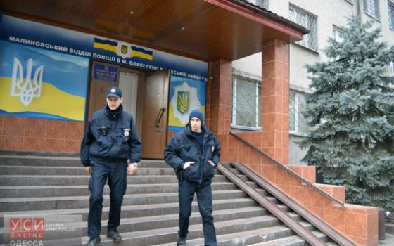 Грабители, срывавшие серьги с пожилых людей, задержаны одесской полицией «фото»