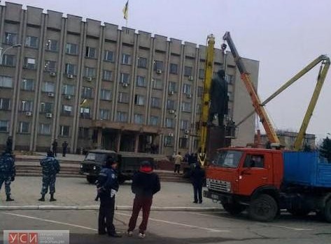 В Измаиле прощаются с памятником Ленина (фото) «фото»