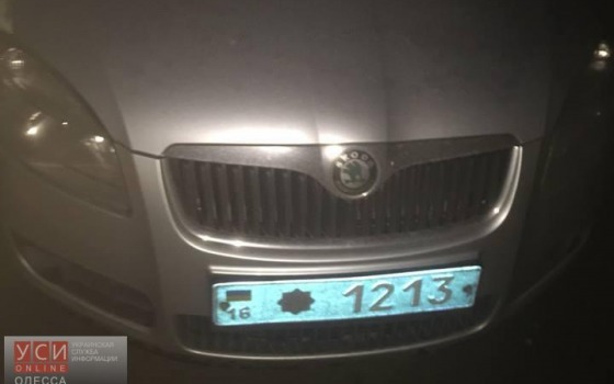 На Таирова за рулем полицейского автомобиля обнаружен нетрезвый водитель usionline.com На Таирова за рулем полицейского автомобиля обнаружен нетрезвый водитель «фото»