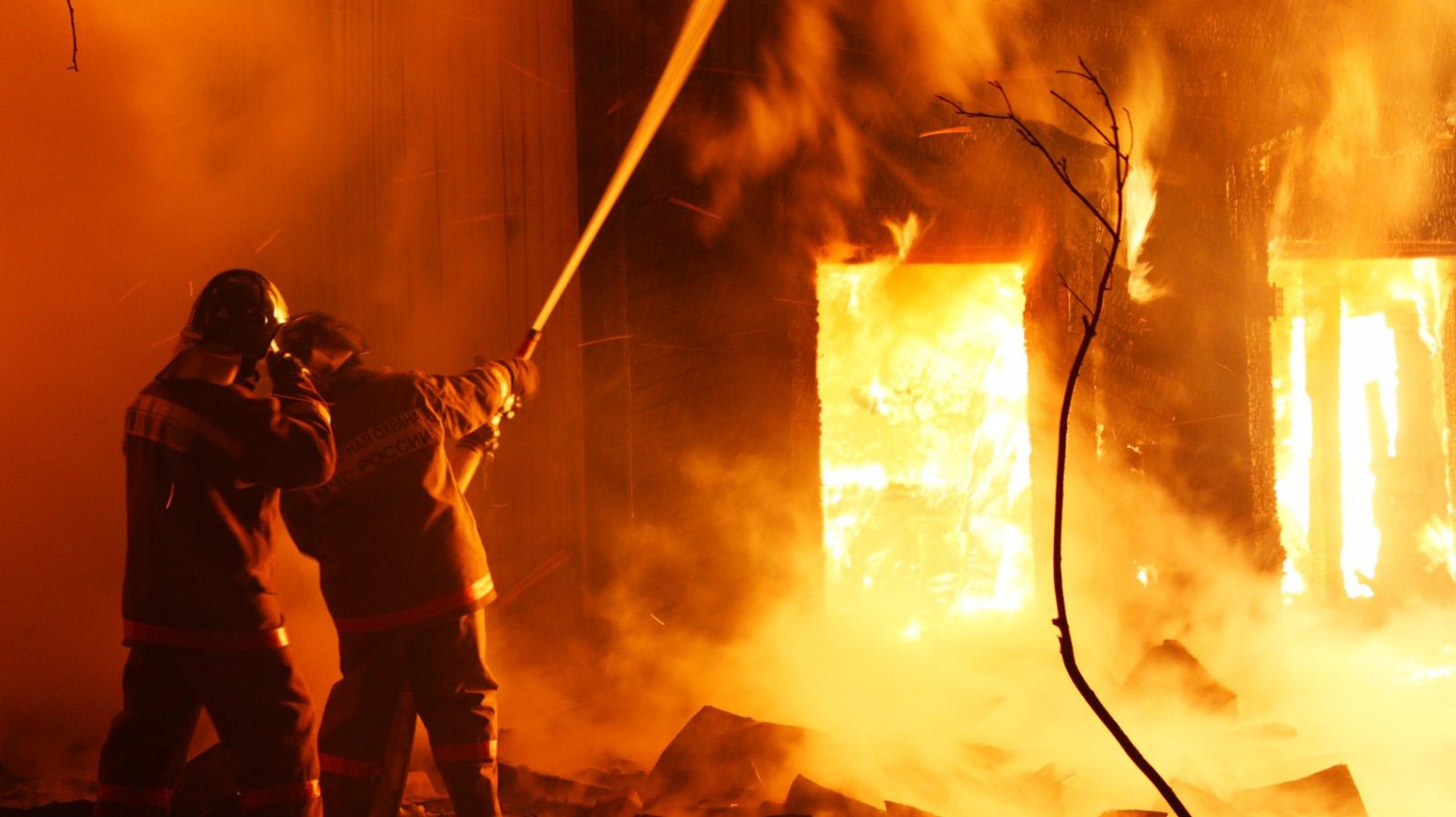 Халатность при обращении с огнем привела к серьезному пожару в Беляевском районе «фото»