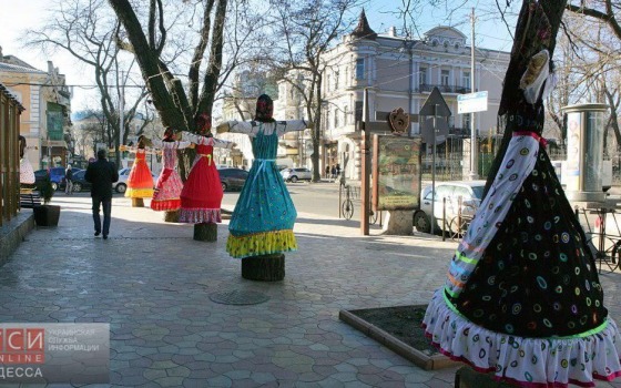 Масленичных чучел в Одессе нет! Их заменяют «дамы» (фото) «фото»