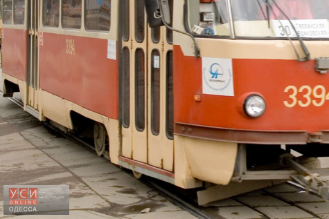 На Николаевской дороге трамвай столкнулся с легковушкой (фото) «фото»