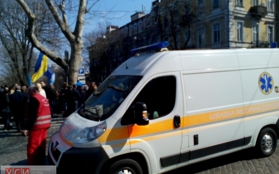 Одной из участниц митинга под облпрокуратурой вызвали скорую (фото) usionline.com Одной из участниц митинга под облпрокуратурой вызвали скорую (фото) «фото»