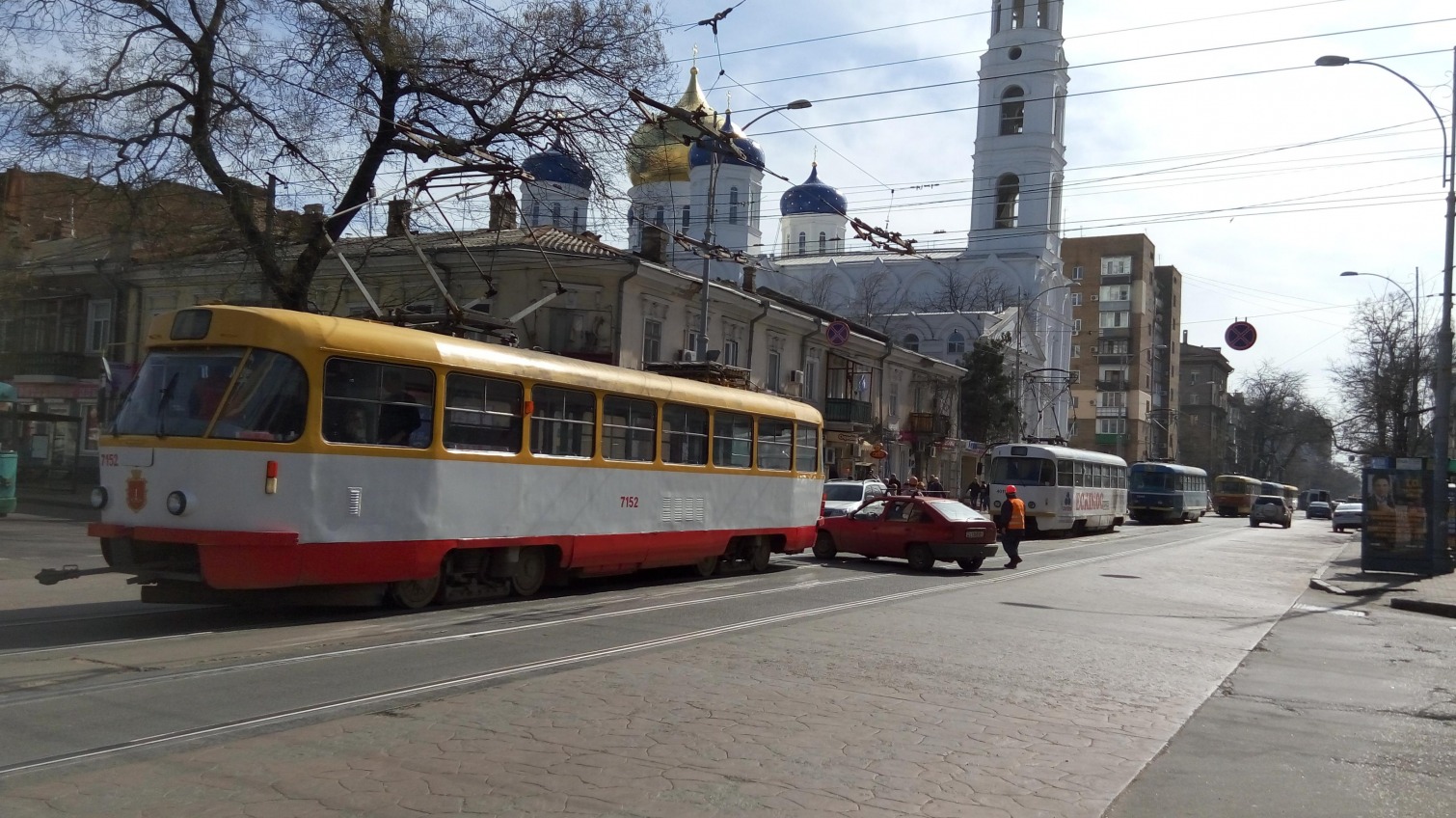 Неисправный трамвайный токосъемник парализовал движение по улице Преображенской «фото»