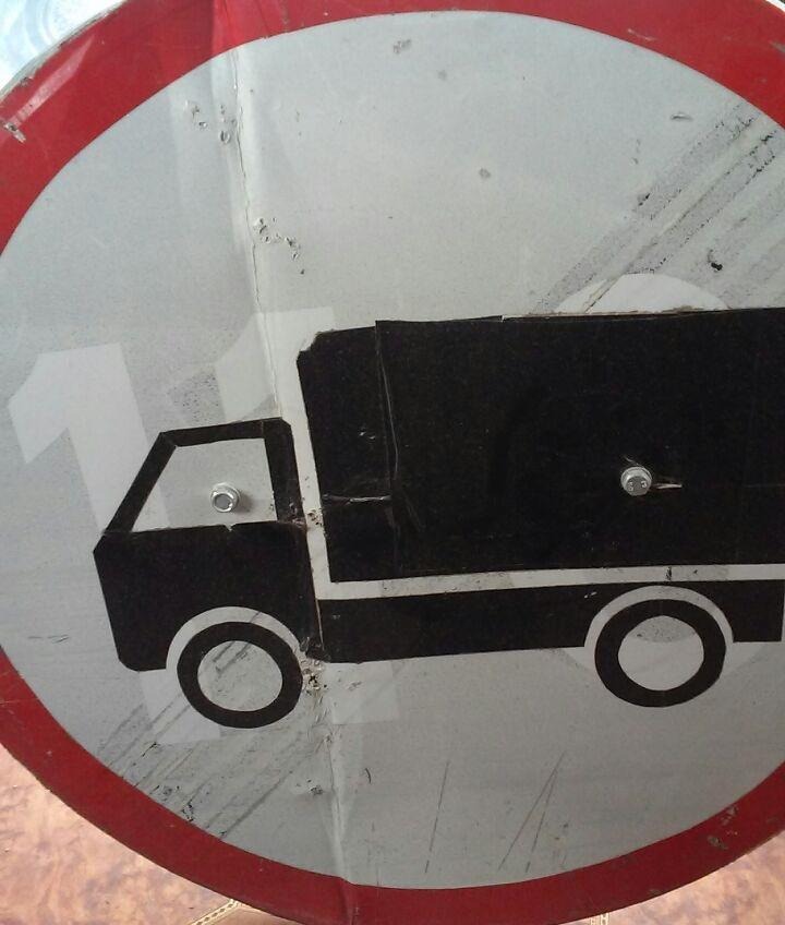 Саакашвили демонтировал знак и открыл доступ к таможне в обход Евротерминала «фото»