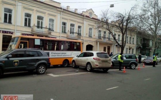 Массовое ДТП в центре Одессы: возле Свято-Троицкого собора столкнулось сразу пять авто (фото) «фото»