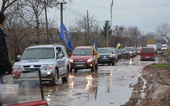 Бездорожье в Килие привело к созданию там местного Автомайдана usionline.com Бездорожье в Килие привело к созданию там местного Автомайдана «фото»