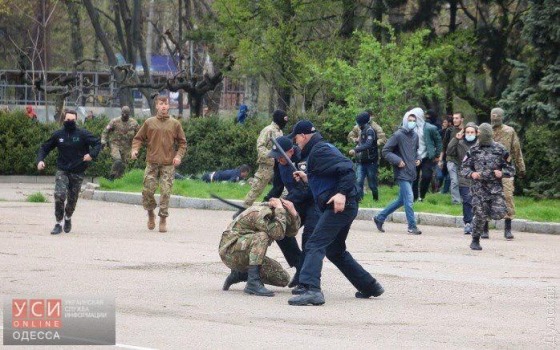 Правый сектор утверждает, что полицейский жестко избил их активиста usionline.com Правый сектор утверждает, что полицейский жестко избил их активиста «фото»