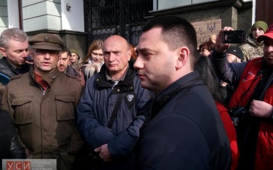 Митингующие против назначения Стоянова частично разблокировали прокуратуру usionline.com Митингующие против назначения Стоянова частично разблокировали прокуратуру «фото»