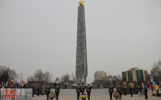 День освобождения Одессы: на площади 10 апреля собрались ветераны, политики и участники АТО (фото) «фото»