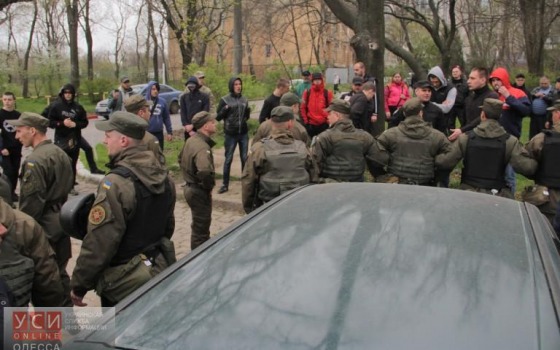 Появилось видео потасовки на Аллее Славы (видео) usionline.com Появилось видео потасовки на Аллее Славы (видео) «фото»
