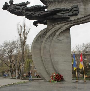 В Одессе обновлен сквер Героев-летчиков usionline.com В Одессе обновлен сквер Героев-летчиков «фото»