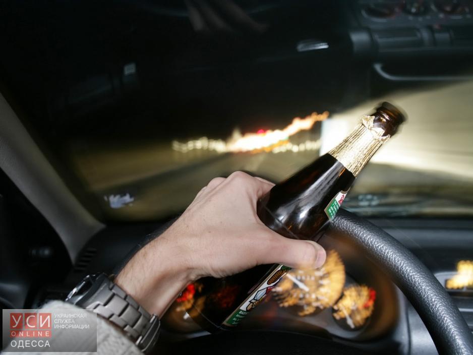 В Одессе пьяный водитель размахивал «ксивой» и угрожал патрульным увольнением «фото»