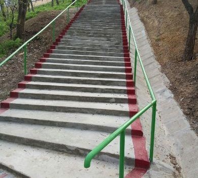 В Одессе отремонтировали лестницу, ведущую на пляж «Отрада» usionline.com В Одессе отремонтировали лестницу, ведущую на пляж «Отрада» «фото»