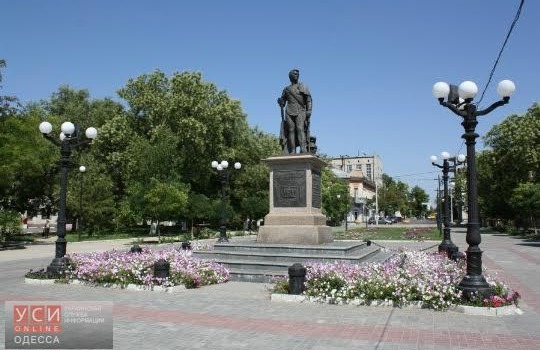 В Херсоне произошла потасовка на акции памяти в честь погибших 2 мая в Одессе usionline.com В Херсоне произошла потасовка на акции памяти в честь погибших 2 мая в Одессе «фото»