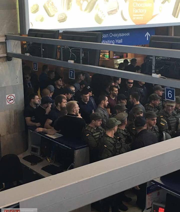 Работа одесского аэропорта нарушена из-за приезда нардепов из «Оппоблока» «фото»