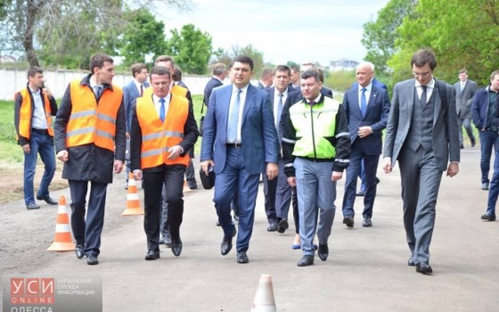 Премьер-министр лично проверил работу весового комплекса на трассе «Одесса-Южный» (фото) usionline.com Премьер-министр лично проверил работу весового комплекса на трассе «Одесса-Южный» (фото) «фото»