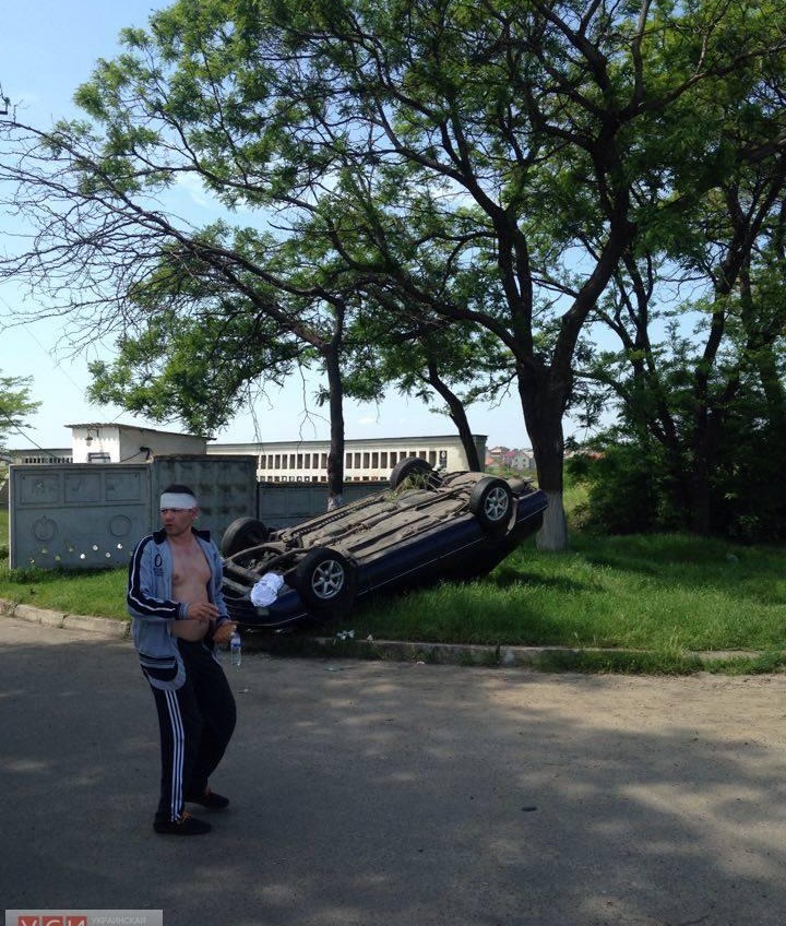 Машина перевернулась возле Таировского кладбища: пострадали три человека (фото) «фото»