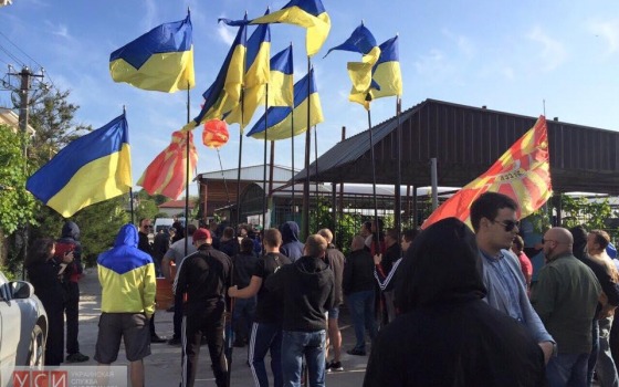 У дома судьи под Одессой устроили мини-майдан (фото) «фото»