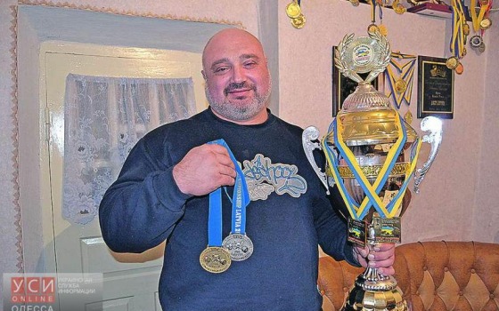 Священник из Одесской области завоевал золото на чемпионате Украины по пауэрлифтингу usionline.com Священник из Одесской области завоевал золото на чемпионате Украины по пауэрлифтингу «фото»
