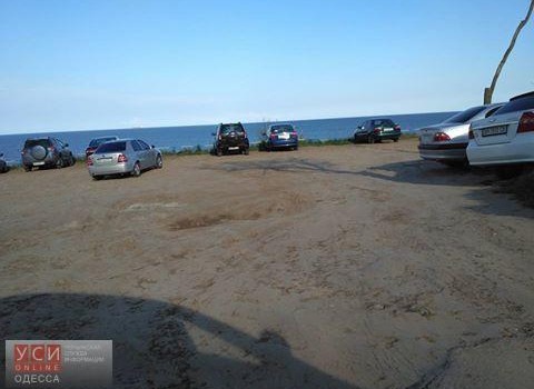 На прибрежной платной парковке в Одессе нет даже асфальта (фото) usionline.com На прибрежной платной парковке в Одессе нет даже асфальта (фото) «фото»