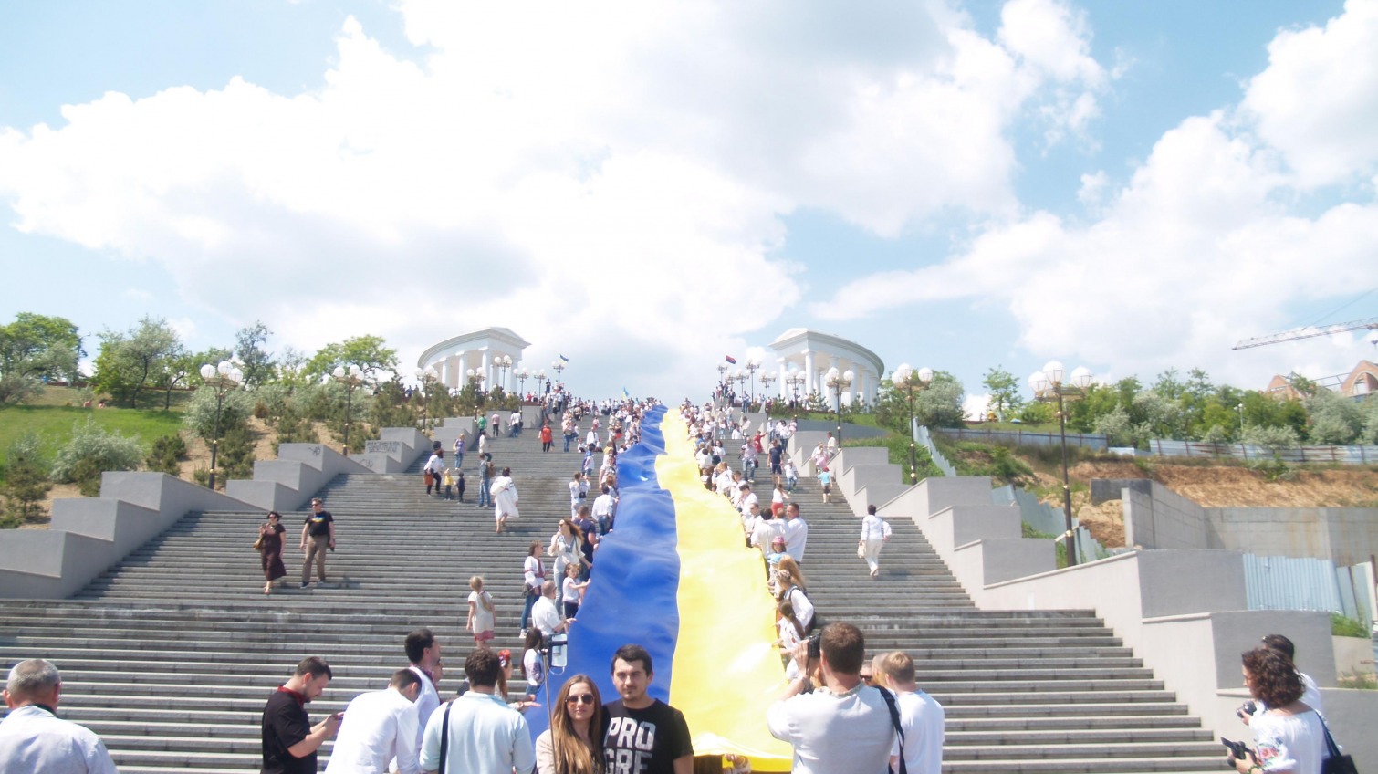 В Черноморске развернули 100-метровый украинский флаг (фото) «фото»