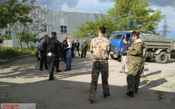 Скандал в Нерубайском: местный завод навестили следователи, прокуроры, полиция и парни в камуфляже (фото) «фото»