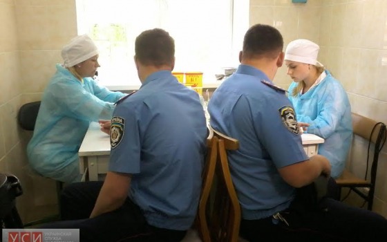 В Одессе полицейские сдавали кровь для воинов АТО usionline.com В Одессе полицейские сдавали кровь для воинов АТО «фото»