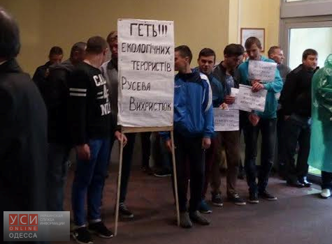 Школьники из Одесской области ехали на бесплатную экскурсию в Киев, а попали на митинг Скорика (фото) «фото»