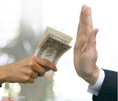 Одесские пограничники дважды отказались от взяток, предложенных иностранцами «фото»