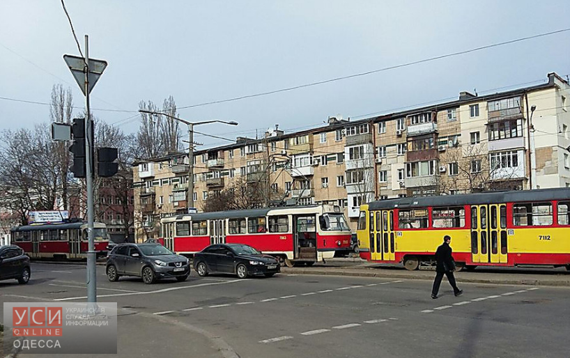 Три трамвайных маршрута остановились из-за ДТП на Люстдорфской дороге «фото»