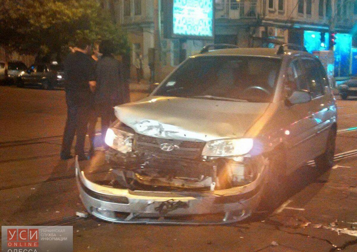 В центре Одессы автомобиль поехал на красный свет: в аварию попал ребенок «фото»