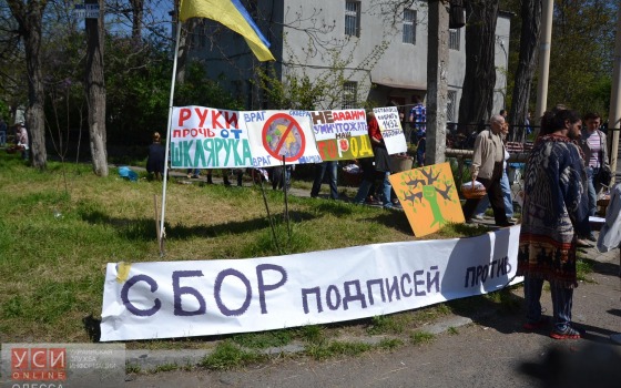 Пасхальный пикет: жителей Фонтана возле церкви призывают сохранить сквер Шклярука (фото) «фото»