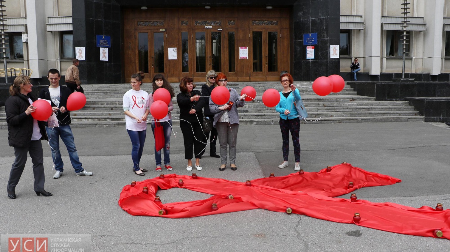 Под Одесской ОГА выложили символ ВИЧ-инфицированных (фото) «фото»